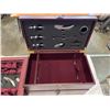 Image 2 : 3 BRAND NEW WINE GIFT BOXES - (2) 2 BOTTLE WINE HOLDER W/ CORKSCREW, BOTTLE STOPPER, POURER, THERMOM