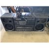 Image 2 : 2 STEREO BOOMBOXES AND STERO CASSTTE DECK