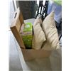 Image 2 : SERVING TRAY, DECOR PILLOWS AND LIGHT