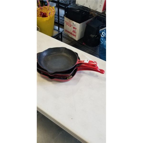 4 CAST IRON PANS/SKILLETS
