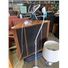 Image 3 : FLOOR LAMP AND TABLE LAMP