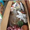 Image 2 : 2 BOXES OF ESTATE COLLECTIBLES AND MORE