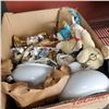 Image 3 : 2 BOXES OF ESTATE COLLECTIBLES AND MORE