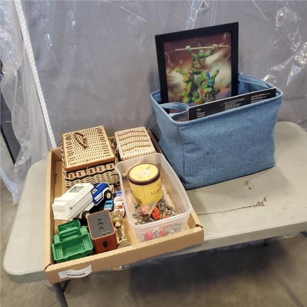 ASSORTED COLLECTIBLE ITEMS IN BAG AND TRAY
