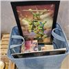 Image 3 : ASSORTED COLLECTIBLE ITEMS IN BAG AND TRAY