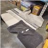 Image 1 : 5 BATH MATS
