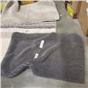 Image 2 : 5 BATH MATS