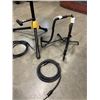 Image 3 : 2 HERCULES GUITAR STANDS WITH 2 MIC CABLES