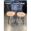 Image 1 : 2 CAST METAL PATIO CHAIRS