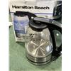 Image 2 : HAMILTON BEACH 1.7L GLASS KETTLE - TESTED WORKING, RETAIL $59
