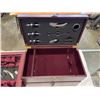 Image 2 : 3 BRAND NEW WINE GIFT BOXES - (2) 2 BOTTLE WINE HOLDER W/ CORKSCREW, BOTTLE STOPPER, POURER, THERMOM