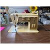 Image 3 : Singer, touching so sewing machine in cabinet with accessories