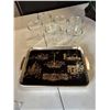 Image 2 : Serving tray with glasses/dessert glasses