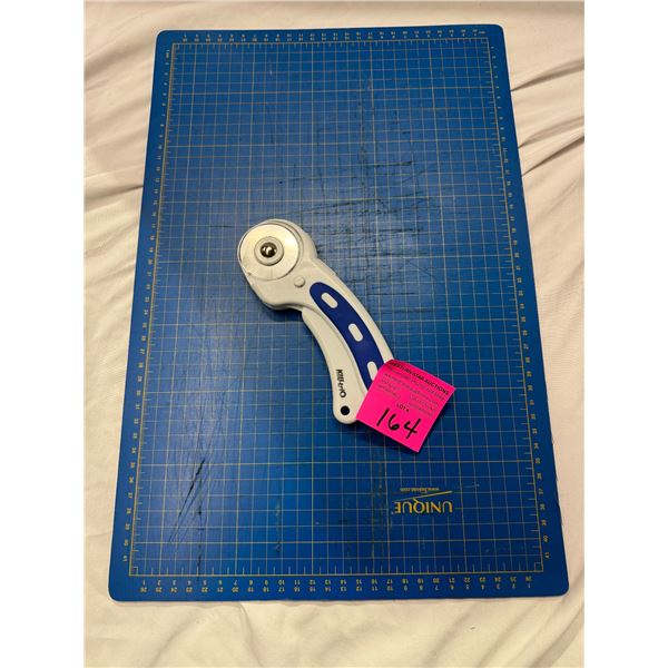 Crafting cutter and mat