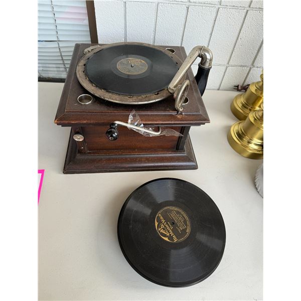 Columbia Grafonola  player with  records