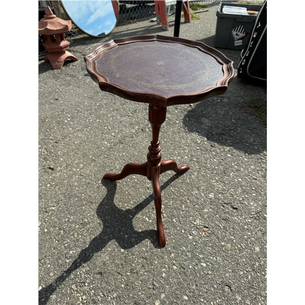 Accent table