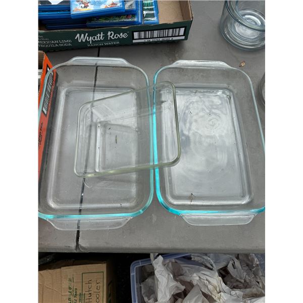Pyrex baking pans