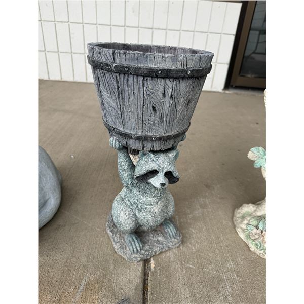 Raccoon planter