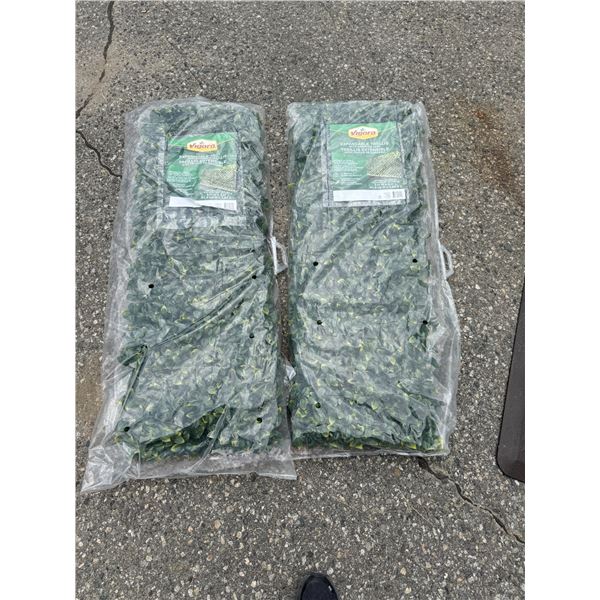 Expandable trellis with gardenia leaf