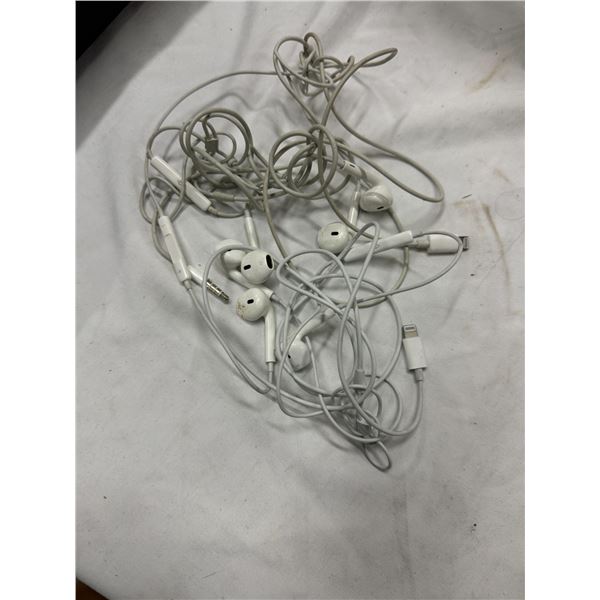 Assorted wired earbuds