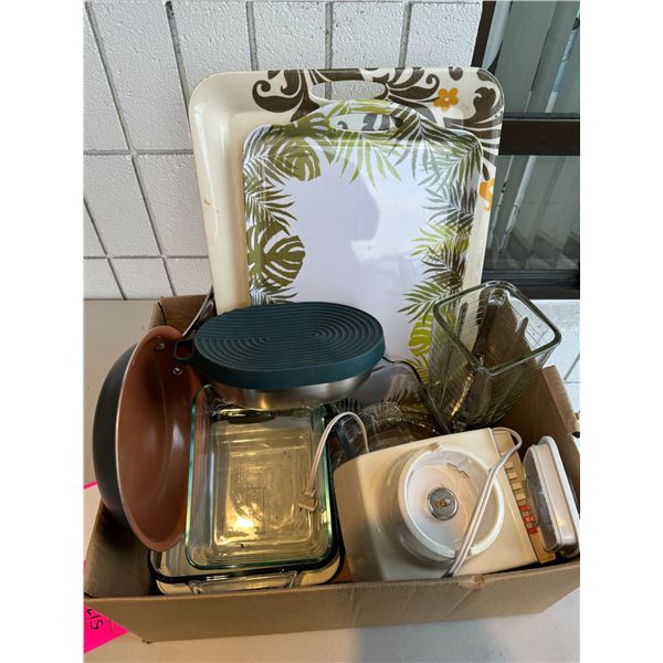 Kitchen items and baking dishes