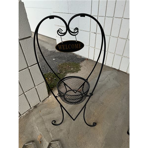 Welcome planter basket
