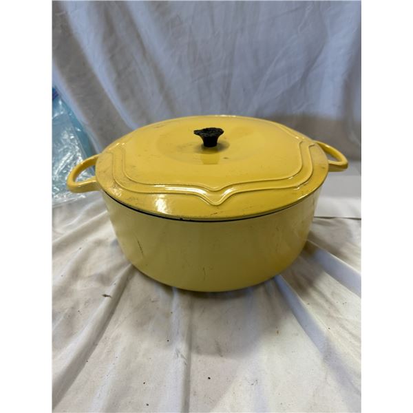 Cast-iron pot handle could be replaced on top