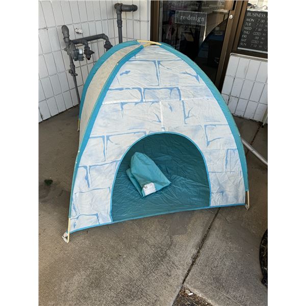 Pop-up tent