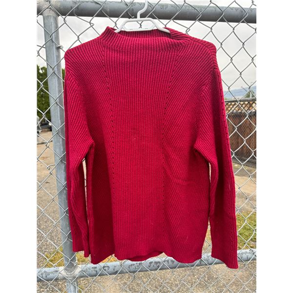 Halston sweater medium