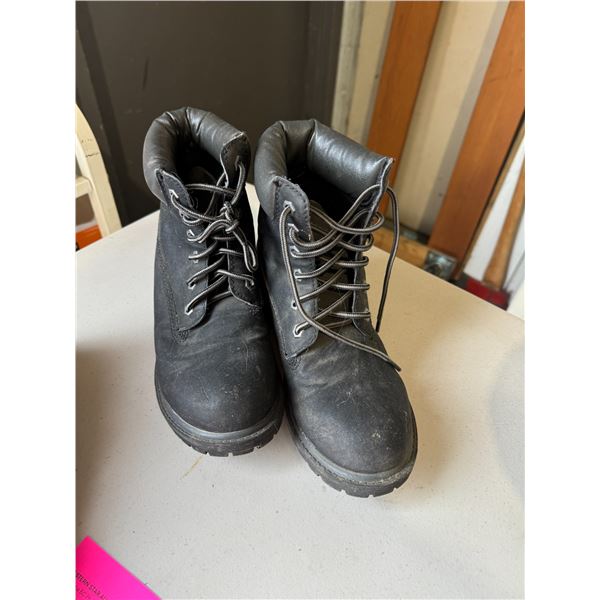 Boots Size 7.5