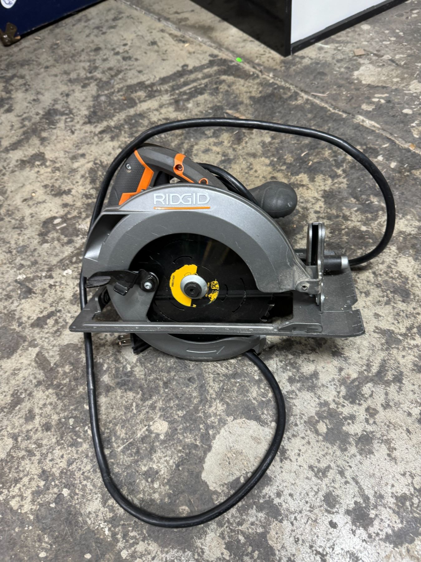 Ridgid R3205 Circular Saw -- Runs, Needs blade Washer