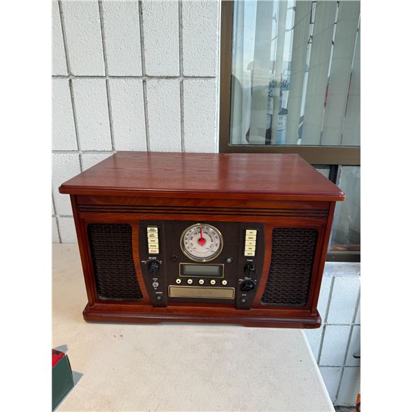 6 in 1 Stereo Cabinet. Powers on, Untested