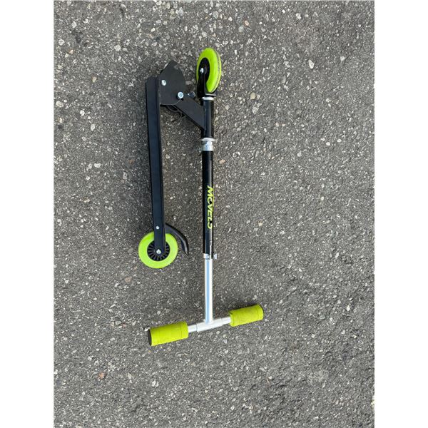 Movelo folding scooter