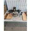 Image 1 : Assorted kitchen items