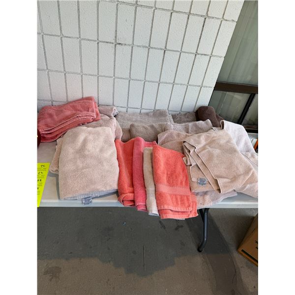 Assorted towels
