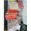 Image 2 : Assorted towels