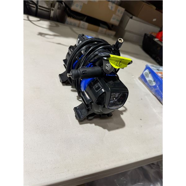 Portable 12 V air compressor