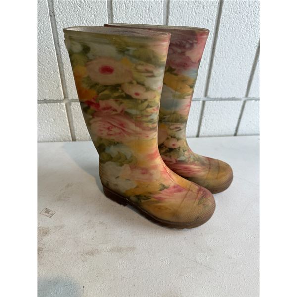 Children size 11 boots