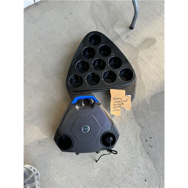 Floating waterproof Bluetooth speaker working