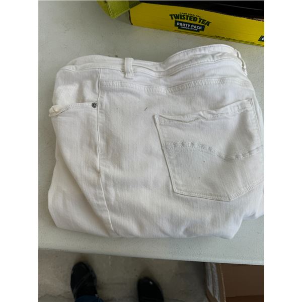 Denver Hayes stretch size 18