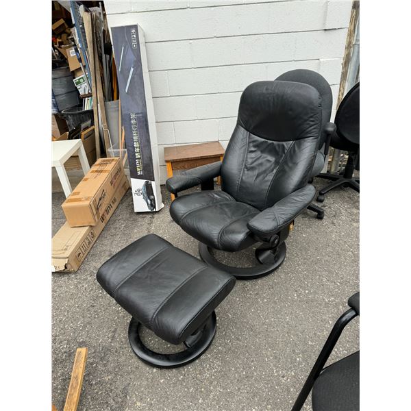 Chair and  Ottoman stressless back zippper needs repair arm needs adjusting