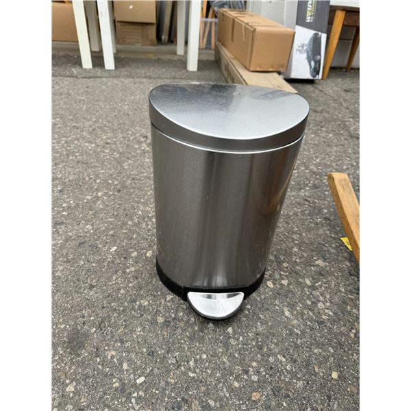 Step garbage can