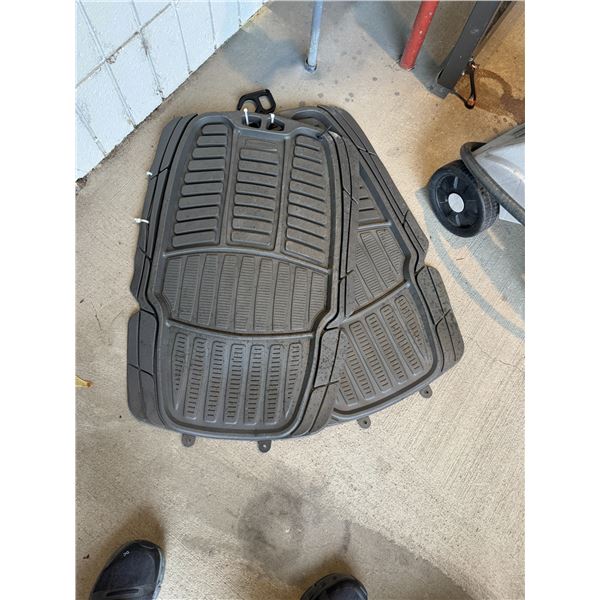 Rubbermaid vehicle mats