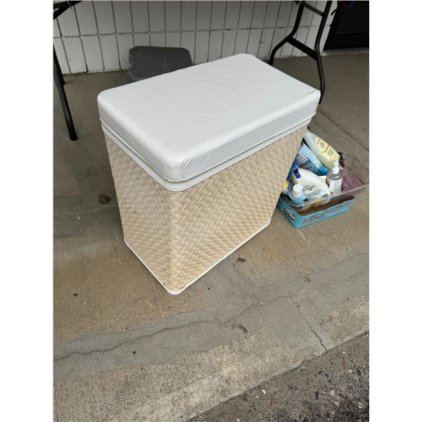 Laundry hamper