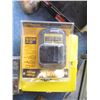 Image 1 : Dewalt 12 V Charger