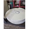 Image 3 : Lot of 4 16" Round Kiln Shelves + 1 16" Half Round Cordierite Shelf