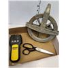 Image 1 : Clotheline Wheel, Stanley IntelliSensor Stud Finder + Metal Decorative Edge Scissors