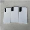 Image 2 : 3 samsung galaxy s21 FE phones