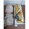 Image 1 : Cast Figural Wall Décor - 3