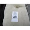 Image 2 : Beige Cloth Tufted Sofa